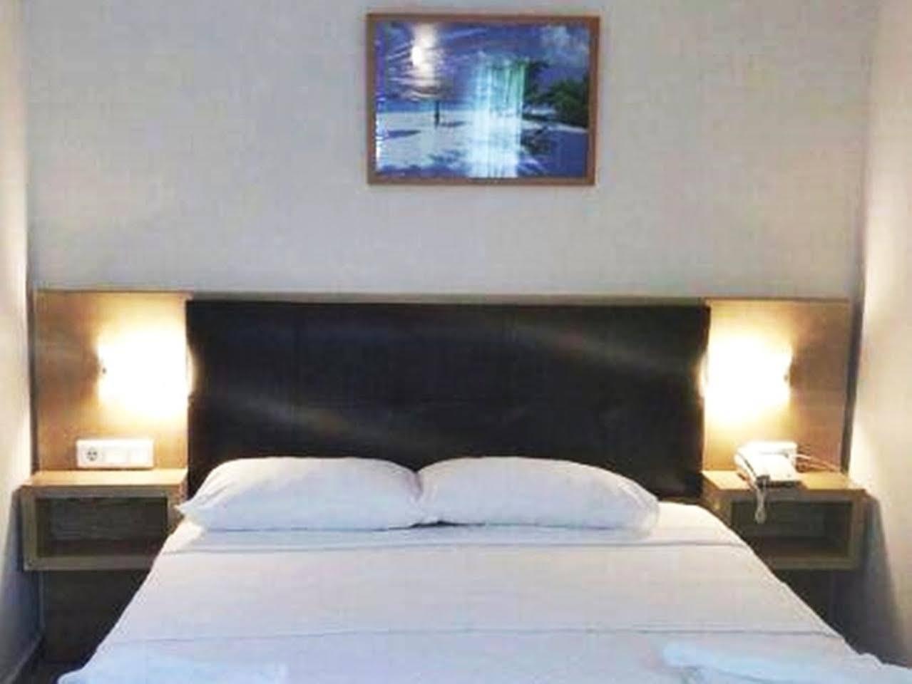Blue Bay Beach Hotel (Adults Only) Битез Экстерьер фото